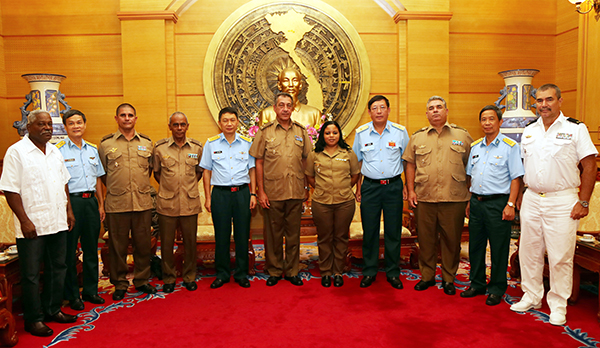 Đoàn Chuyên gia Cuba thăm Quân chủng PK-KQ