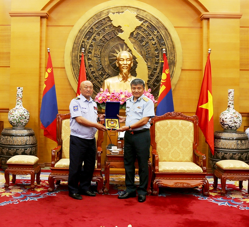 Tư lệnh Binh chủng Không quân nước Cộng hòa Nhân dân Mông Cổ thăm và làm việc tại Quân chủng Phòng không - Không quân