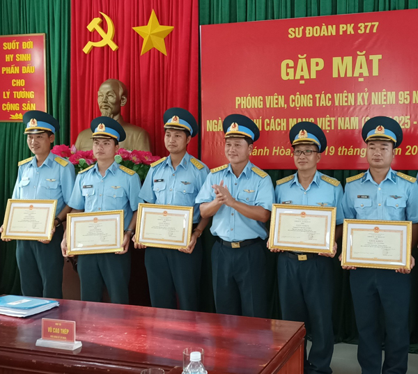 Sư đoàn 377 gặp mặt phóng viên, cộng tác viên nhân dịp kỷ niệm 95 năm ngày Báo chí cách mạng Việt Nam
