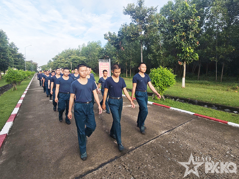 Sư đo&agrave;n 367 v&agrave; Sư đo&agrave;n 370 tổ chức tham gia hoạt động đi bộ &ldquo;C&ugrave;ng Việt Nam tiến bước&rdquo;