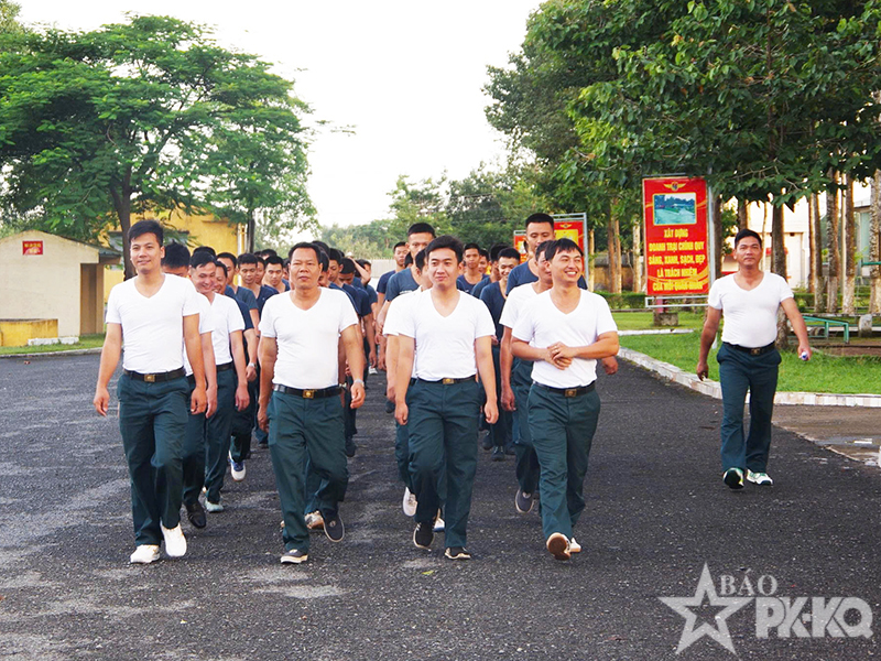 Sư đo&agrave;n 367 v&agrave; Sư đo&agrave;n 370 tổ chức tham gia hoạt động đi bộ &ldquo;C&ugrave;ng Việt Nam tiến bước&rdquo;