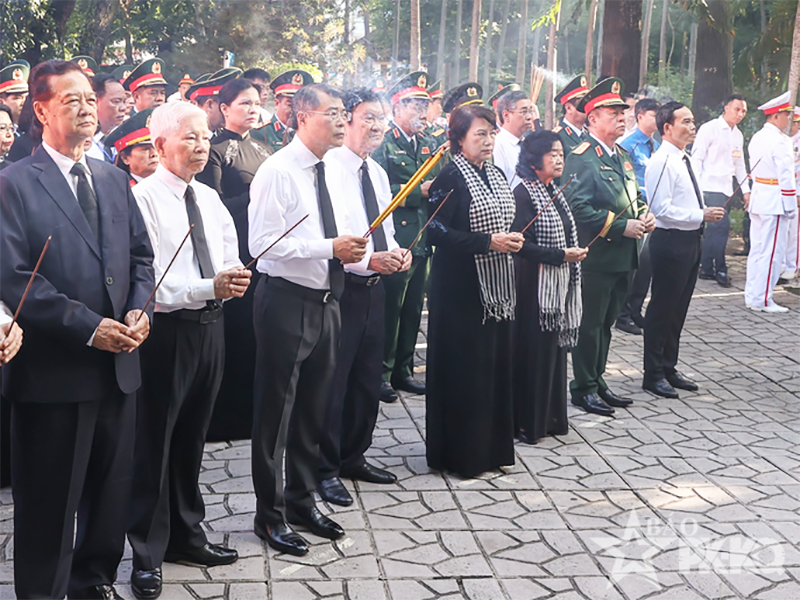 Th&agrave;nh phố Hồ Ch&iacute; Minh tổ chức Lễ truy điệu v&agrave; an t&aacute;ng 731 h&agrave;i cốt liệt sĩ được t&igrave;m kiếm, quy tập tại c&ocirc;ng vi&ecirc;n L&ecirc; Thi Ri&ecirc;ng