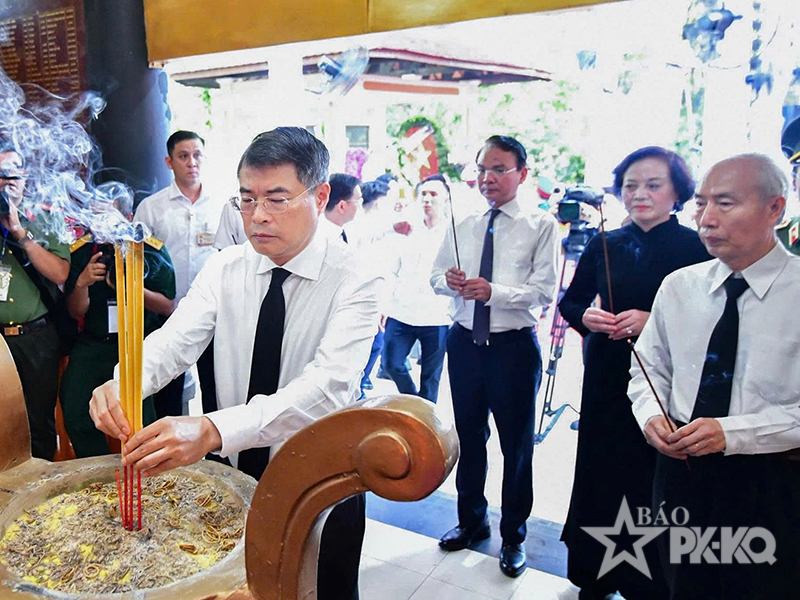 Th&agrave;nh phố Hồ Ch&iacute; Minh tổ chức Lễ truy điệu v&agrave; an t&aacute;ng 731 h&agrave;i cốt liệt sĩ được t&igrave;m kiếm, quy tập tại c&ocirc;ng vi&ecirc;n L&ecirc; Thi Ri&ecirc;ng