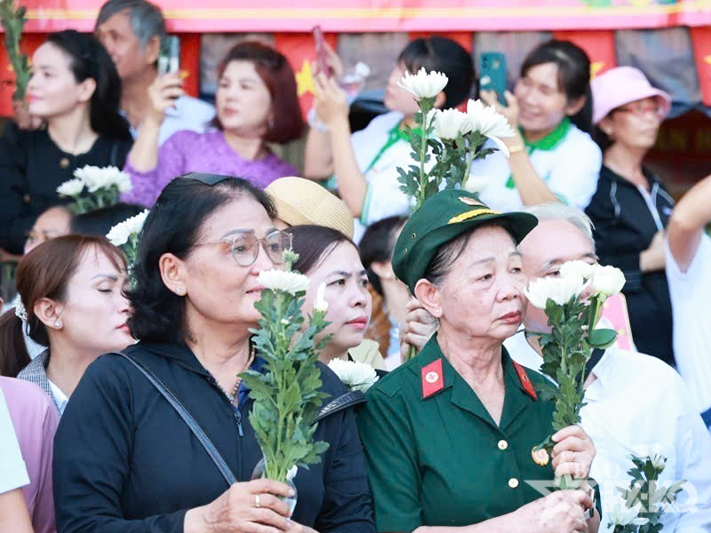 Th&agrave;nh phố Hồ Ch&iacute; Minh tổ chức Lễ truy điệu v&agrave; an t&aacute;ng 731 h&agrave;i cốt liệt sĩ được t&igrave;m kiếm, quy tập tại c&ocirc;ng vi&ecirc;n L&ecirc; Thi Ri&ecirc;ng