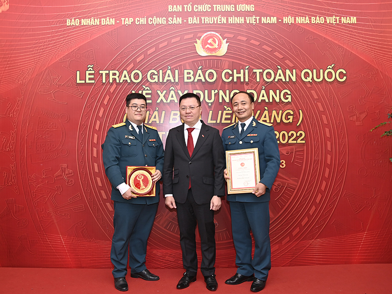Báo Phòng không - Không quân đạt thành tích cao tại Giải Báo chí toàn quốc về xây dựng Đảng, mang tên Búa liềm vàng lần thứ VII
