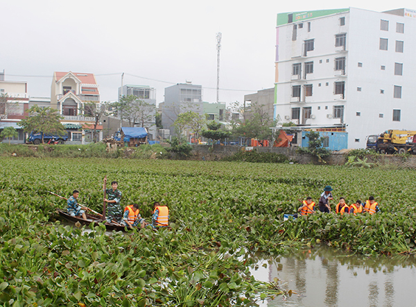 Sư đoàn 372 tham gia giúp nhân dân Đà Nẵng khắc phục hậu quả sau đợt mưa lũ bất thường