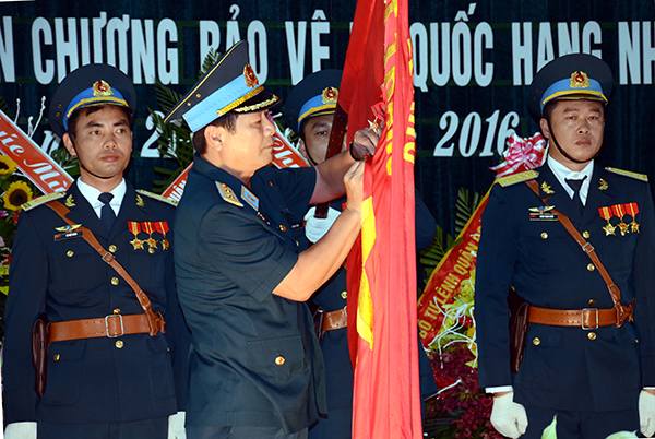 Sư đoàn Phòng không 365 kỷ niệm 50 năm Ngày truyền thống và đón nhận Huân chương Bảo vệ Tổ quốc hạng Nhì.