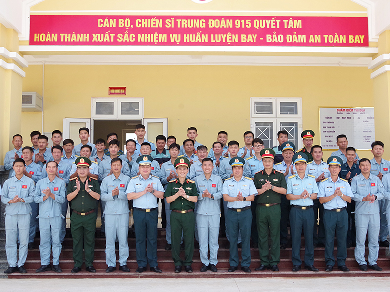 Bộ Tổng Tham mưu kiểm tra Trung đoàn 915