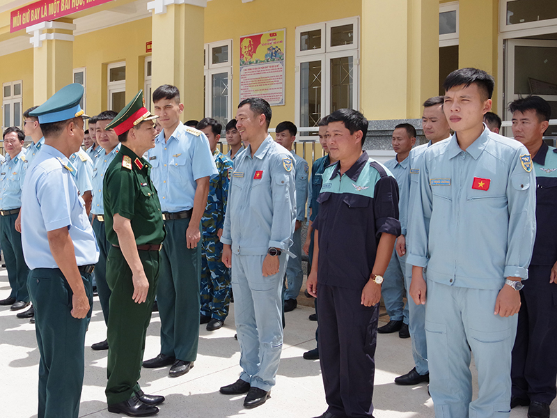 Bộ Tổng Tham mưu kiểm tra Trung đoàn 915