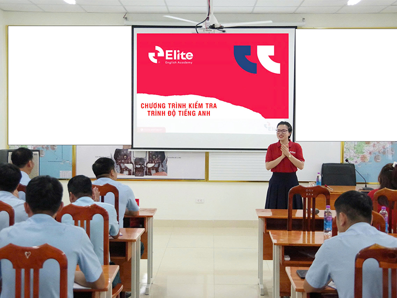 Trung đoàn 915 khai mạc lớp bồi dưỡng ngoại ngữ cho cán bộ, giảng viên, nhân viên chuyên môn kỹ thuật