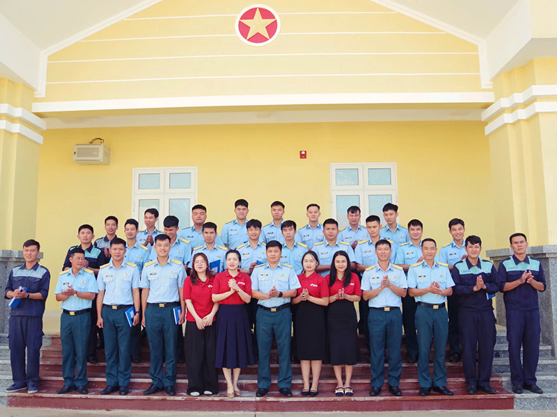 Trung đoàn 915 khai mạc lớp bồi dưỡng ngoại ngữ cho cán bộ, giảng viên, nhân viên chuyên môn kỹ thuật