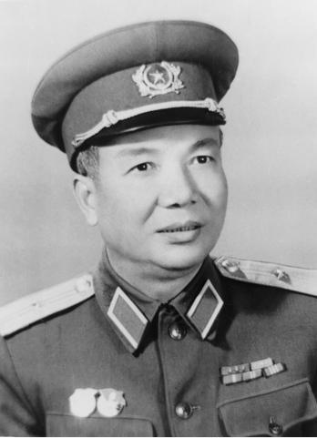 Người chính ủy đầu tiên của lực lượng Không quân Việt Nam
