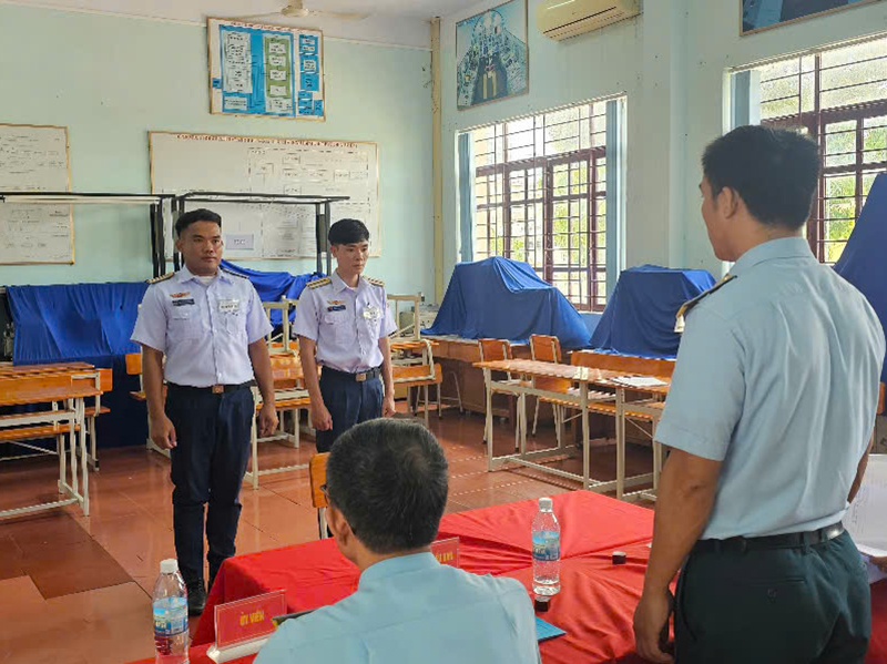 Trường Sĩ quan Không quân tổ chức thi tốt nghiệp cho học viên Lào khóa 12 và Campuchia khóa 17