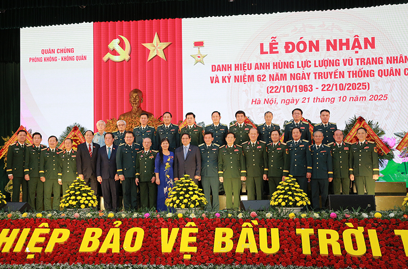 Quân chủng Phòng không - Không quân tổ chức Lễ đón nhận danh hiệu anh hùng lực lượng vũ trang nhân dân và kỷ niệm 62 năm Ngày truyền thống
