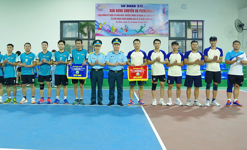 Sư đoàn 372 tổ chức giải bóng chuyền và pickleball chào mừng kỷ niệm 50 năm Ngày truyền thống (30-10-1975 / 30-10-2025)