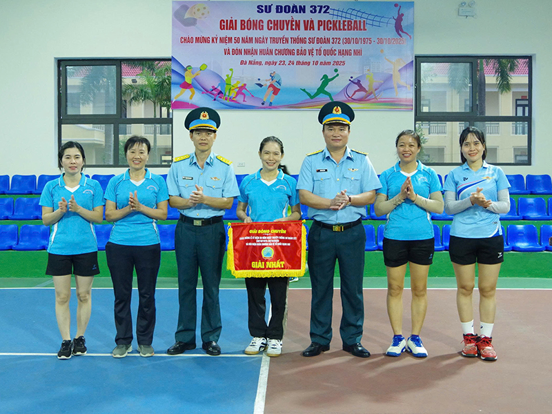 Sư đoàn 372 tổ chức giải bóng chuyền và pickleball chào mừng kỷ niệm 50 năm Ngày truyền thống (30-10-1975 / 30-10-2025)