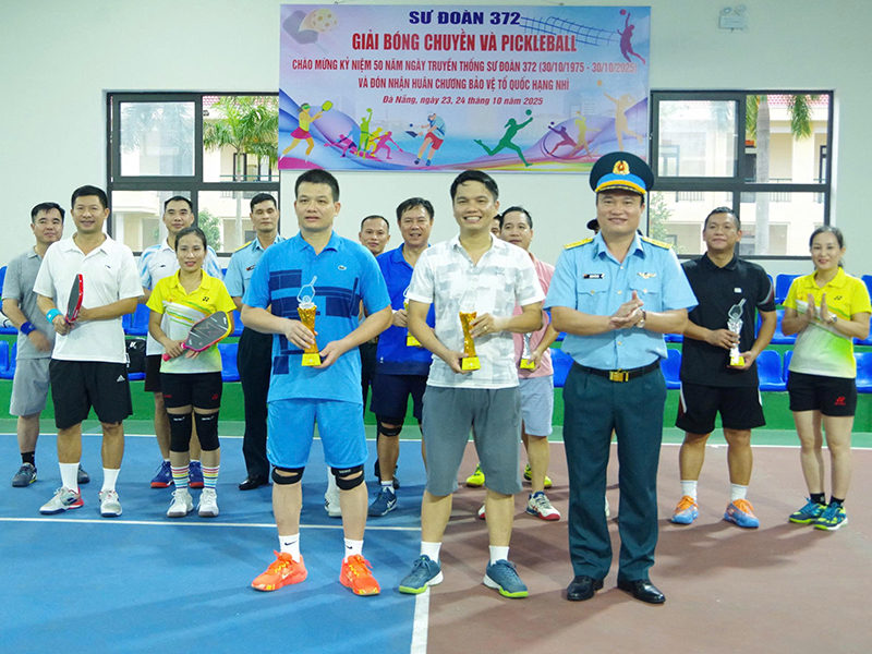 Sư đoàn 372 tổ chức giải bóng chuyền và pickleball chào mừng kỷ niệm 50 năm Ngày truyền thống (30-10-1975 / 30-10-2025)