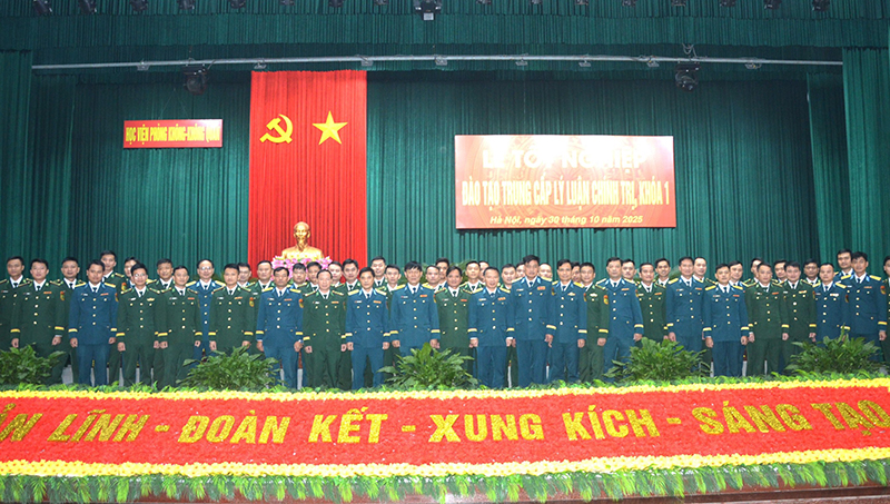 Học viện Phòng không - Không quân tổ chức Lễ tốt nghiệp đào tạo Trung cấp lý luận chính trị, khóa 1