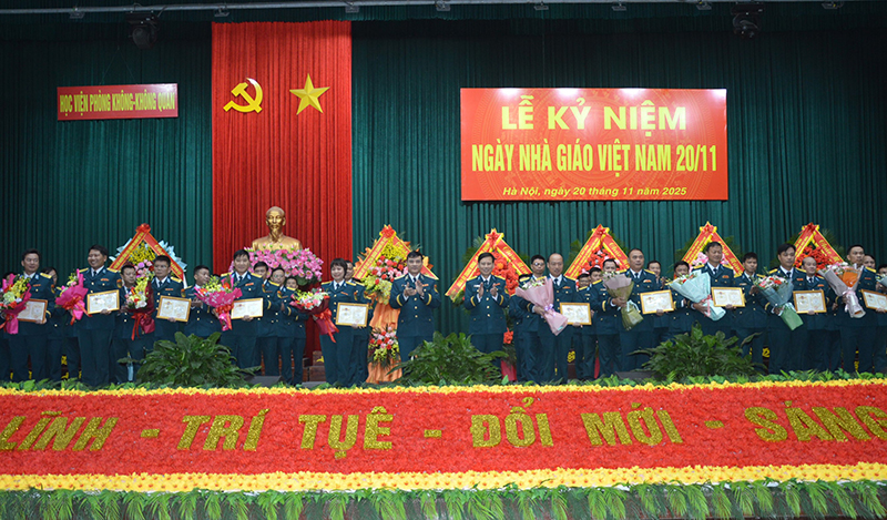 Học viện Phòng không - Không quân tổ chức Lễ kỷ niệm Ngày Nhà giáo Việt Nam 20-11