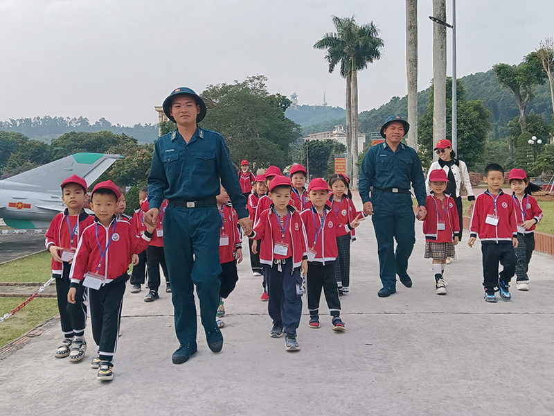 Sư đoàn 363 phối hợp tổ chức Chương trình “Một ngày làm chiến sĩ”