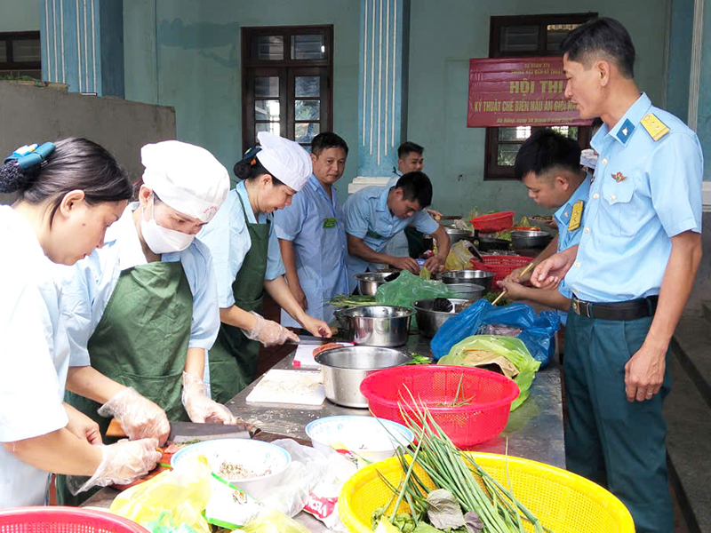 Sư đo&agrave;n 375 tổ chức Hội thi kỹ thuật chế biến v&agrave; nấu ăn giỏi năm 2026