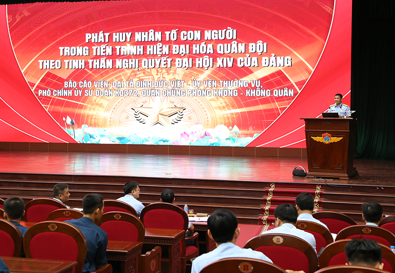 Qu&acirc;n chủng Ph&ograve;ng kh&ocirc;ng - Kh&ocirc;ng qu&acirc;n th&ocirc;ng qua nội dung thuyết tr&igrave;nh Đội tuyển tham dự thi B&aacute;o c&aacute;o vi&ecirc;n giỏi to&agrave;n qu&acirc;n năm 2026