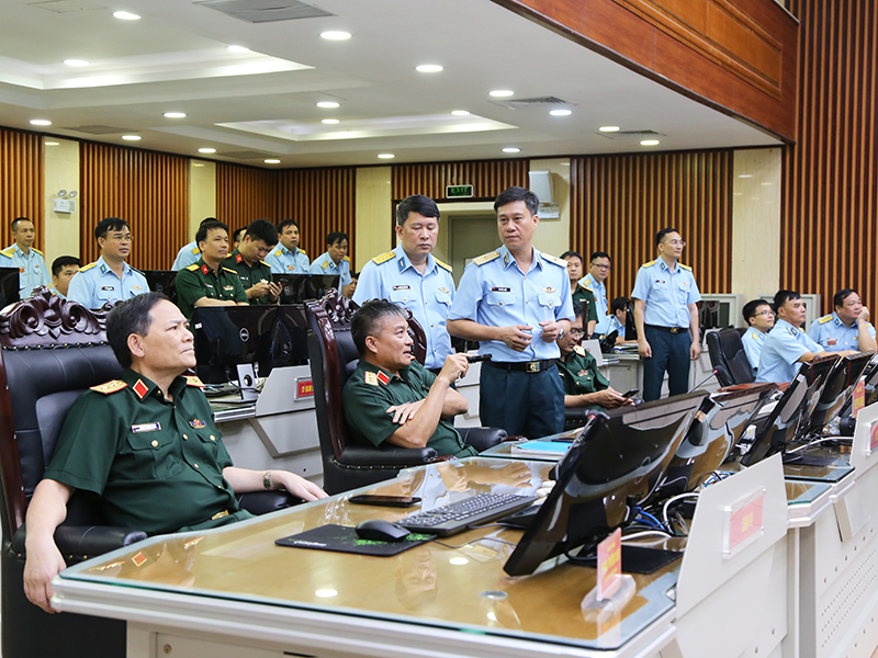 Bộ Quốc ph&ograve;ng l&agrave;m việc với Qu&acirc;n chủng Ph&ograve;ng kh&ocirc;ng - Kh&ocirc;ng qu&acirc;n về Dự &aacute;n VQ v&agrave; hệ thống tự động h&oacute;a chỉ huy