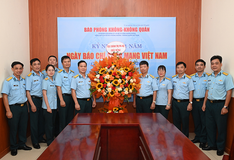 Quân chủng Phòng không-Không quân chúc mừng Báo PK-KQ nhân Ngày Báo chí cách mạng Việt Nam 21-6