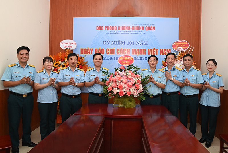 Quân chủng Phòng không-Không quân chúc mừng Báo PK-KQ nhân Ngày Báo chí cách mạng Việt Nam 21-6