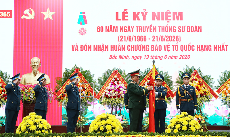 Sư đo&agrave;n 365 tổ chức Lễ kỷ niệm 60 năm Ng&agrave;y truyền thống v&agrave; đ&oacute;n nhận Hu&acirc;n chương Bảo vệ Tổ quốc hạng Nhất