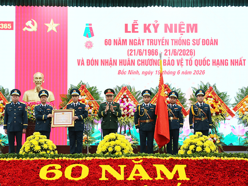 Sư đo&agrave;n 365 tổ chức Lễ kỷ niệm 60 năm Ng&agrave;y truyền thống v&agrave; đ&oacute;n nhận Hu&acirc;n chương Bảo vệ Tổ quốc hạng Nhất