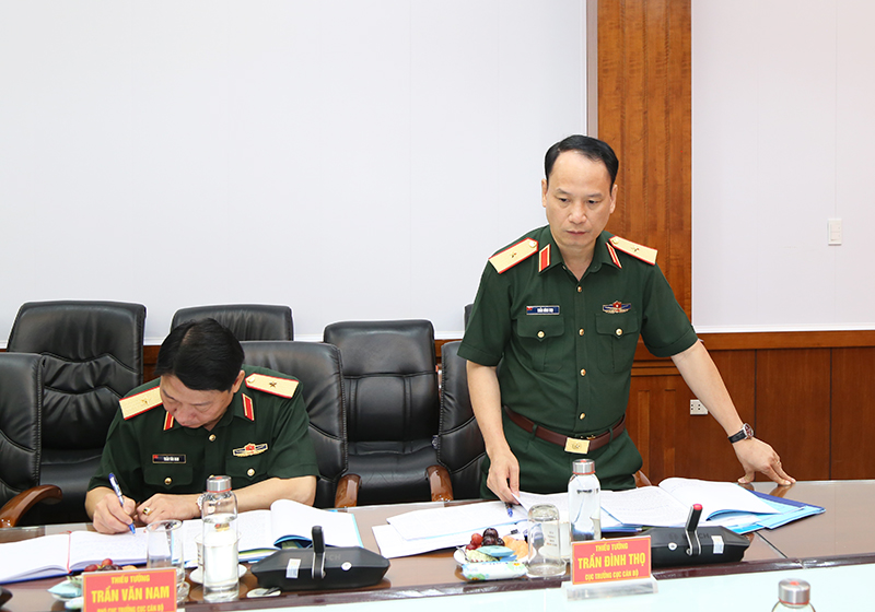 Đại tướng Nguyễn Trọng Nghĩa - Chủ nhiệm Tổng cục Ch&iacute;nh trị Qu&acirc;n đội nh&acirc;n d&acirc;n Việt Nam l&agrave;m việc với Ban Thường vụ Đảng ủy Qu&acirc;n chủng Ph&ograve;ng kh&ocirc;ng - Kh&ocirc;ng qu&acirc;n