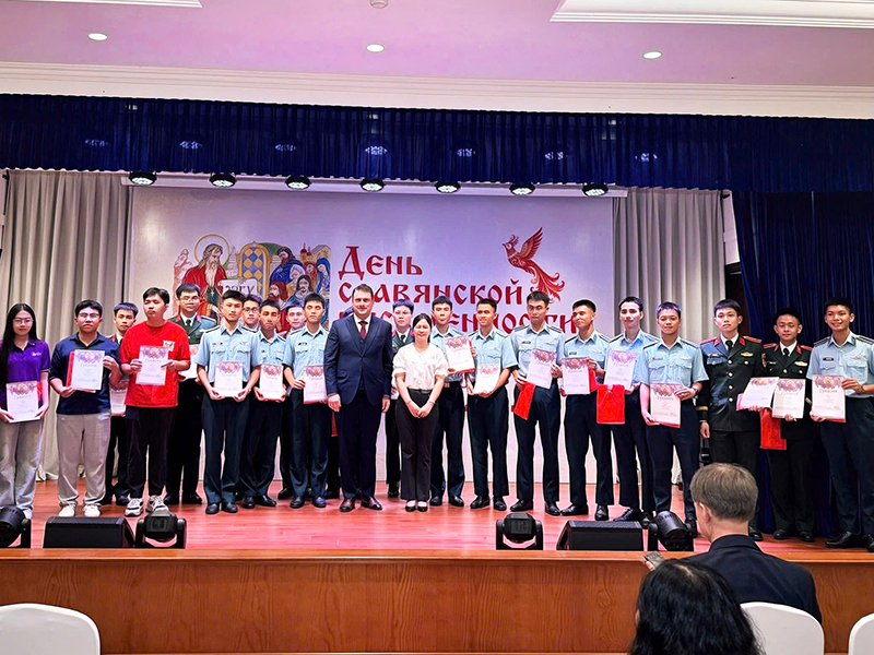 Đội tuyển Học viện Phòng không - Không quân xuất sắc giành 10 giải nhất tại cuộc thi Olympic tiếng Nga toàn quốc năm 2026