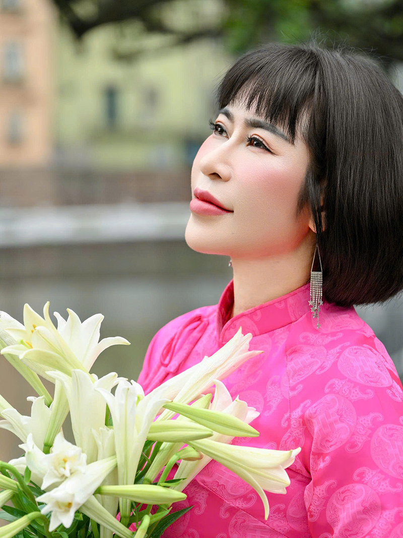 Những đ&ocirc;i mắt canh trời
