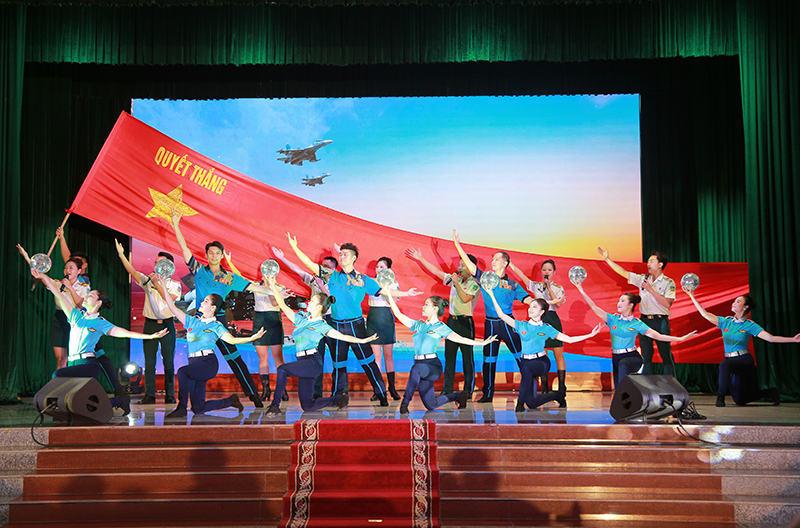 Hội nghị đ&aacute;nh gi&aacute; c&ocirc;ng t&aacute;c phối hợp, hiệp đồng giữa Qu&acirc;n chủng Ph&ograve;ng kh&ocirc;ng - Kh&ocirc;ng qu&acirc;n v&agrave; Cơ quan T&ugrave;y vi&ecirc;n Quốc ph&ograve;ng Việt Nam tại nước ngo&agrave;i