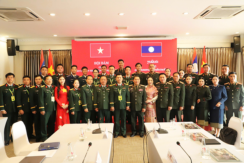Đo&agrave;n Sĩ quan trẻ Qu&acirc;n đội nh&acirc;n d&acirc;n Việt Nam hội đ&agrave;m ch&iacute;nh thức c&ugrave;ng Đo&agrave;n sĩ quan trẻ Qu&acirc;n đội nh&acirc;n d&acirc;n L&agrave;o
