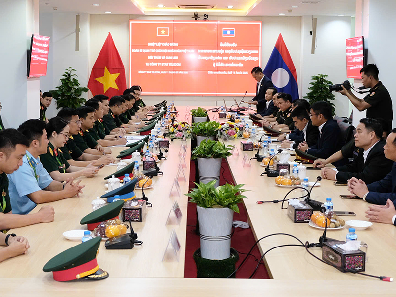 Đo&agrave;n Sĩ quan trẻ Qu&acirc;n đội nh&acirc;n d&acirc;n Việt Nam hội đ&agrave;m ch&iacute;nh thức c&ugrave;ng Đo&agrave;n sĩ quan trẻ Qu&acirc;n đội nh&acirc;n d&acirc;n L&agrave;o