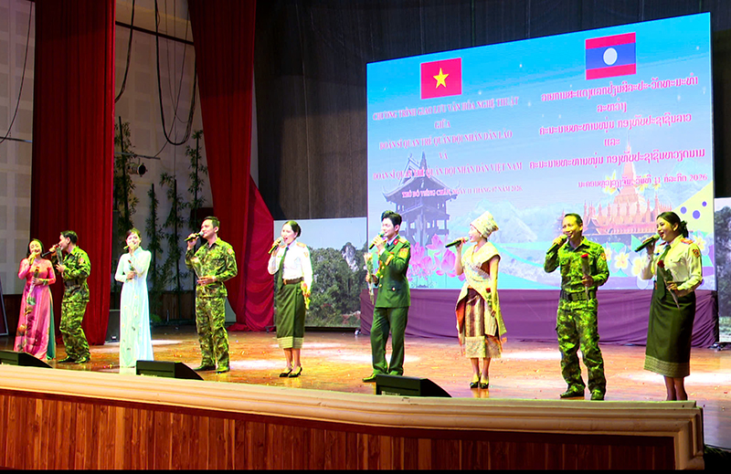 Đo&agrave;n Sĩ quan trẻ Qu&acirc;n đội nh&acirc;n d&acirc;n Việt Nam hội đ&agrave;m ch&iacute;nh thức c&ugrave;ng Đo&agrave;n sĩ quan trẻ Qu&acirc;n đội nh&acirc;n d&acirc;n L&agrave;o