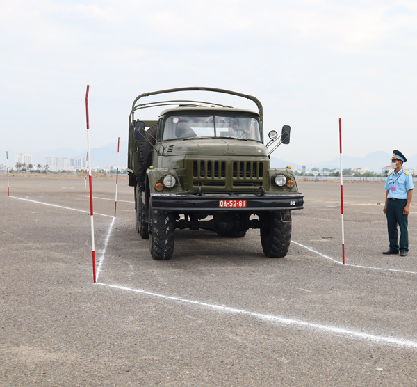 Quân chủng PK-KQ kiểm tra, đánh giá tay nghề lái xe các đơn vị ở khu vực phía Nam
