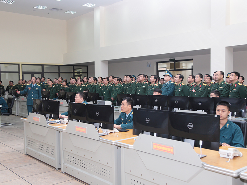 Lớp tập huấn chuyển đổi số Bộ Quốc phòng tham quan Sở chỉ huy Quân chủng Phòng không - Không quân