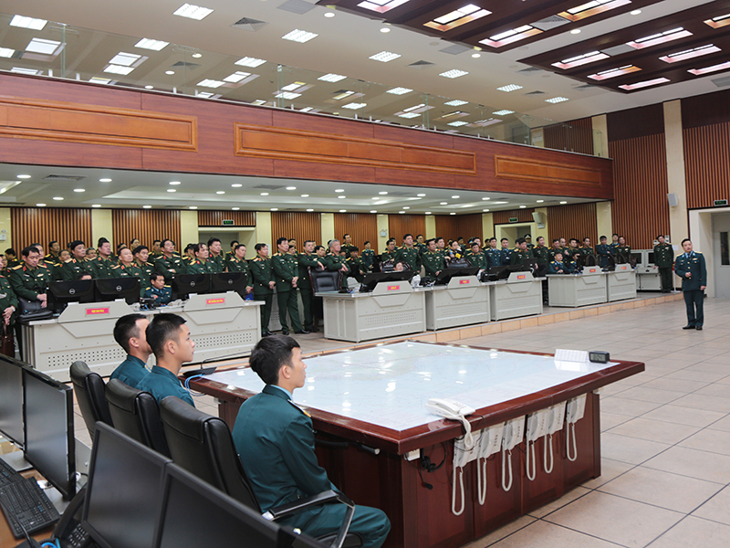 Lớp tập huấn chuyển đổi số Bộ Quốc phòng tham quan Sở chỉ huy Quân chủng Phòng không - Không quân