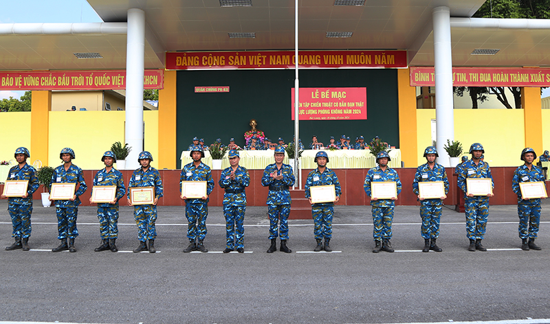 Quân chủng Phòng không - Không quân bế mạc Diễn tập chiến thuật có bắn đạn thật lực lượng phòng không năm 2024