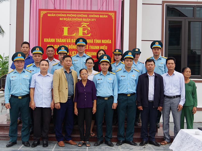 Sư đoàn 371 bàn giao “Nhà tình nghĩa” cho gia đình Thượng úy QNCN Lê Thanh Hiếu