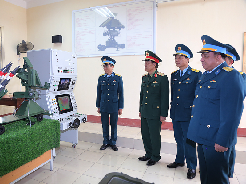 Bộ Tổng Tham mưu kiểm tra công tác giáo dục, đào tạo và xây dựng chính quy tại Trường Cao đẳng Kỹ thuật Phòng không - Không quân