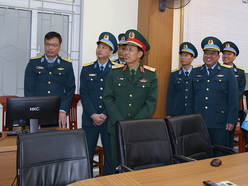 Bộ Tổng Tham mưu kiểm tra công tác giáo dục, đào tạo và xây dựng chính quy tại Trường Cao đẳng Kỹ thuật Phòng không - Không quân