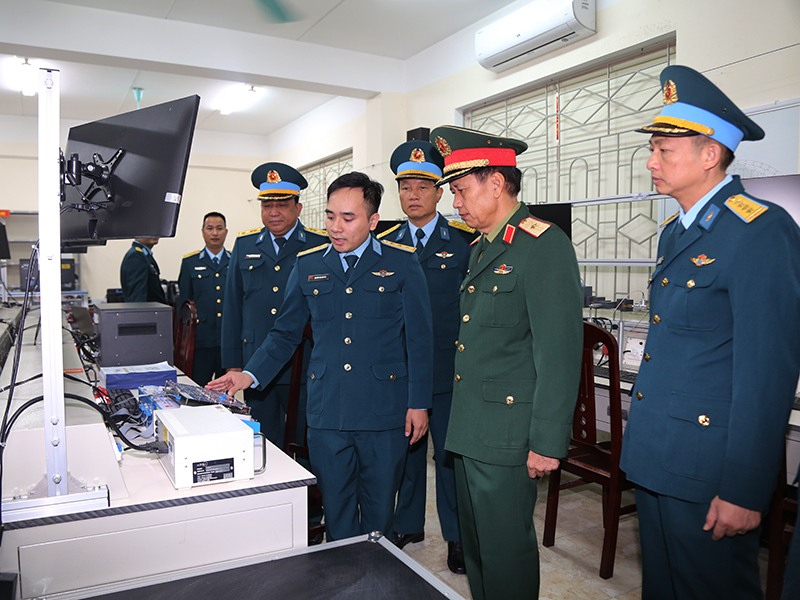 Bộ Tổng Tham mưu kiểm tra công tác giáo dục, đào tạo và xây dựng chính quy tại Trường Cao đẳng Kỹ thuật Phòng không - Không quân