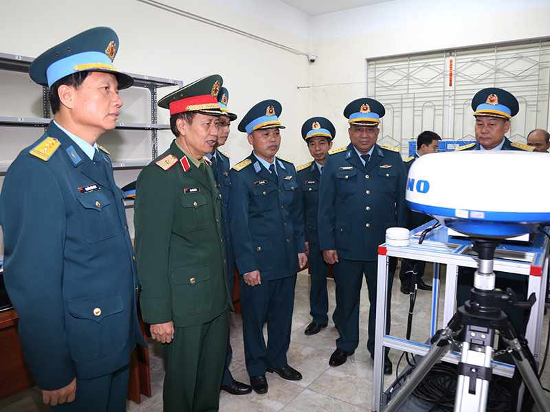 Bộ Tổng Tham mưu kiểm tra công tác giáo dục, đào tạo và xây dựng chính quy tại Trường Cao đẳng Kỹ thuật Phòng không - Không quân