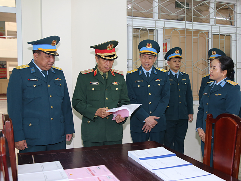 Bộ Tổng Tham mưu kiểm tra công tác giáo dục, đào tạo và xây dựng chính quy tại Trường Cao đẳng Kỹ thuật Phòng không - Không quân