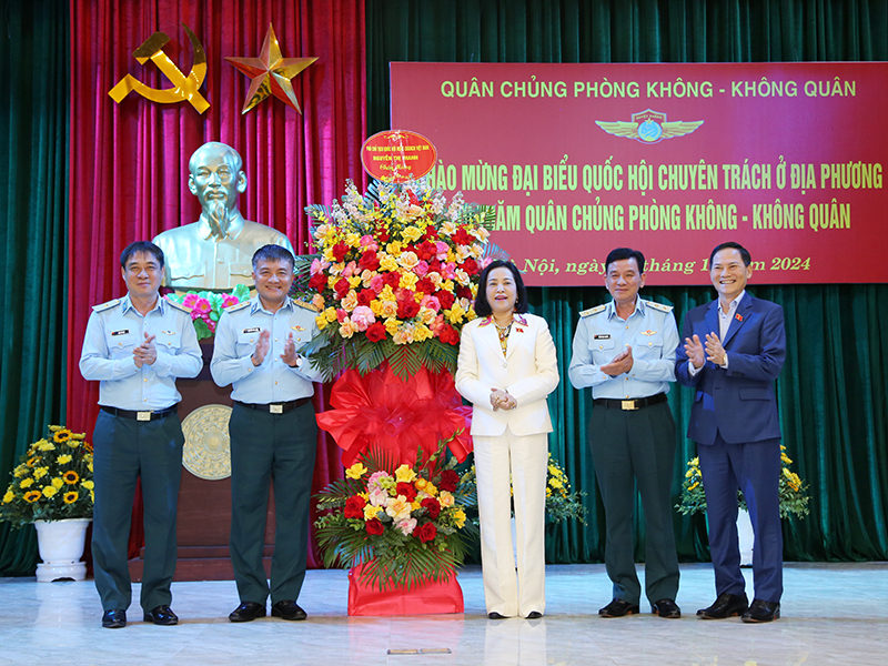 Đoàn đại biểu Quốc hội chuyên trách ở địa phương Quốc hội Nước Cộng hòa xã hội chủ nghĩa Việt Nam thăm Quân chủng Phòng không - Không quân