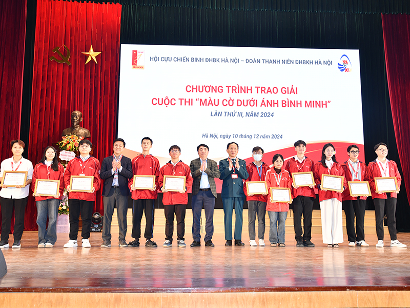 Đại học Bách Khoa Hà Nội phối hợp với Quân chủng PK-KQ tổ chức mít tinh chào mừng kỷ niệm 80 năm Ngày thành lập QĐND Việt Nam